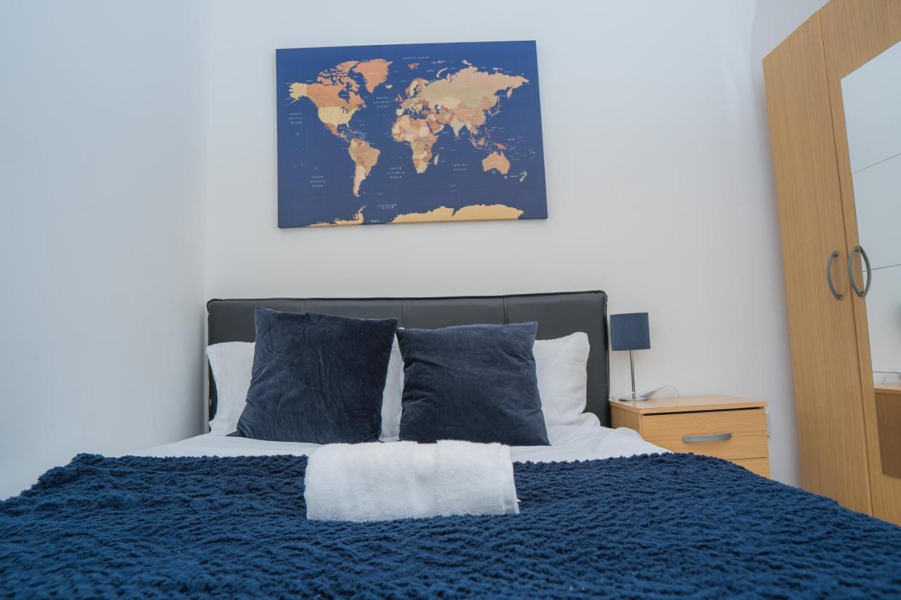 The Highfield Villa, 5 Bedrooms, Northampton Centre, Sleeps 10 Dış mekan fotoğraf