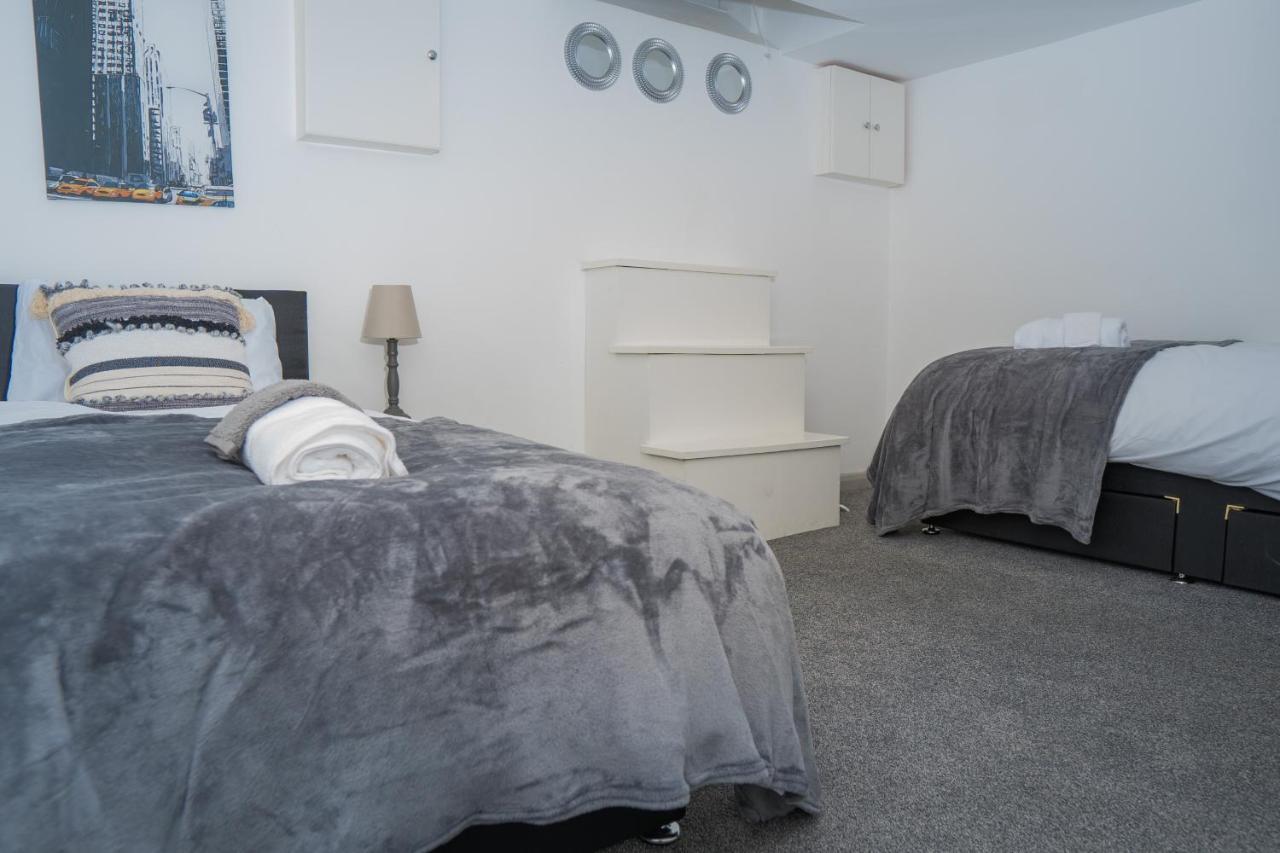 The Highfield Villa, 5 Bedrooms, Northampton Centre, Sleeps 10 Dış mekan fotoğraf