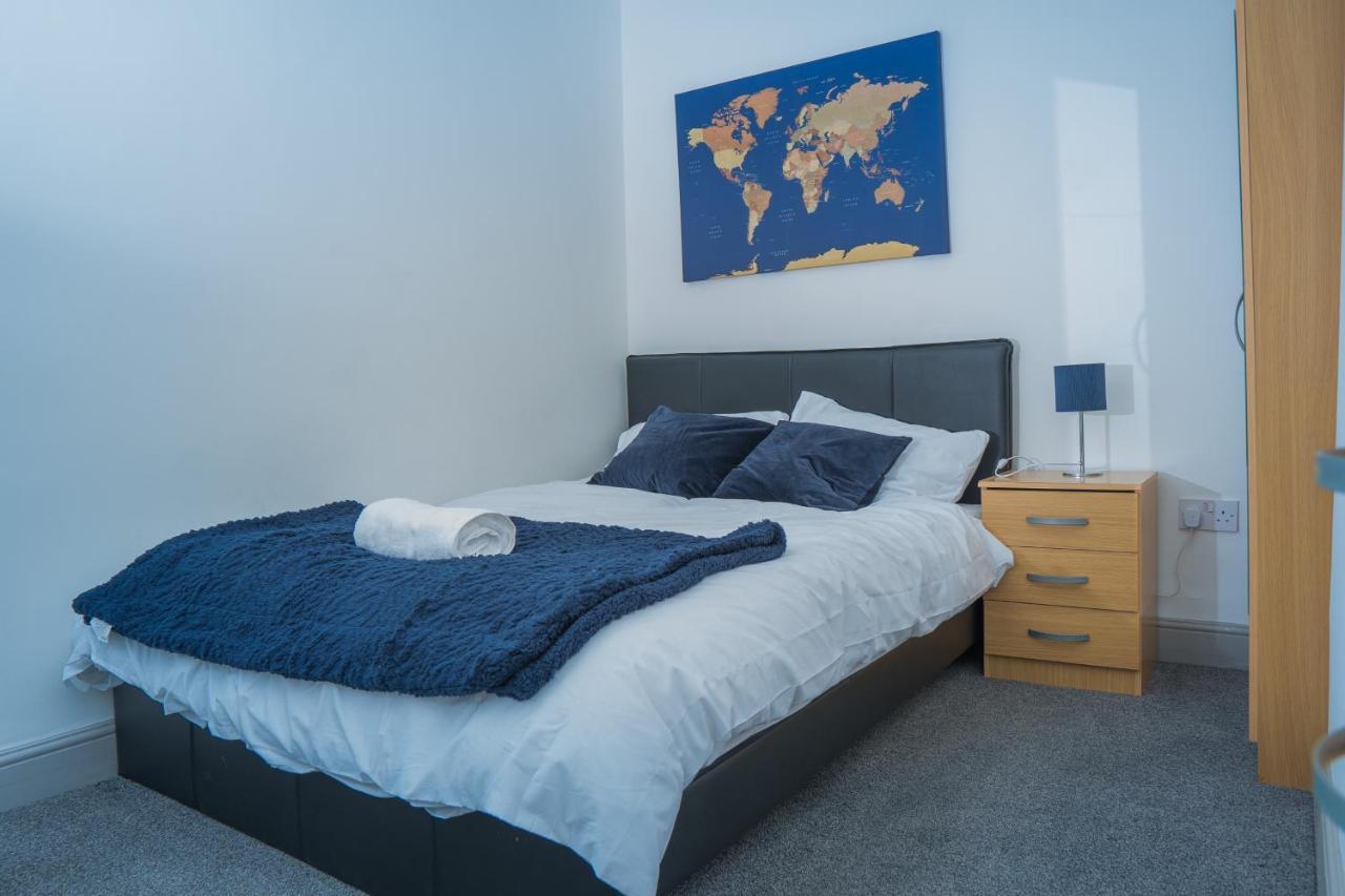 The Highfield Villa, 5 Bedrooms, Northampton Centre, Sleeps 10 Dış mekan fotoğraf
