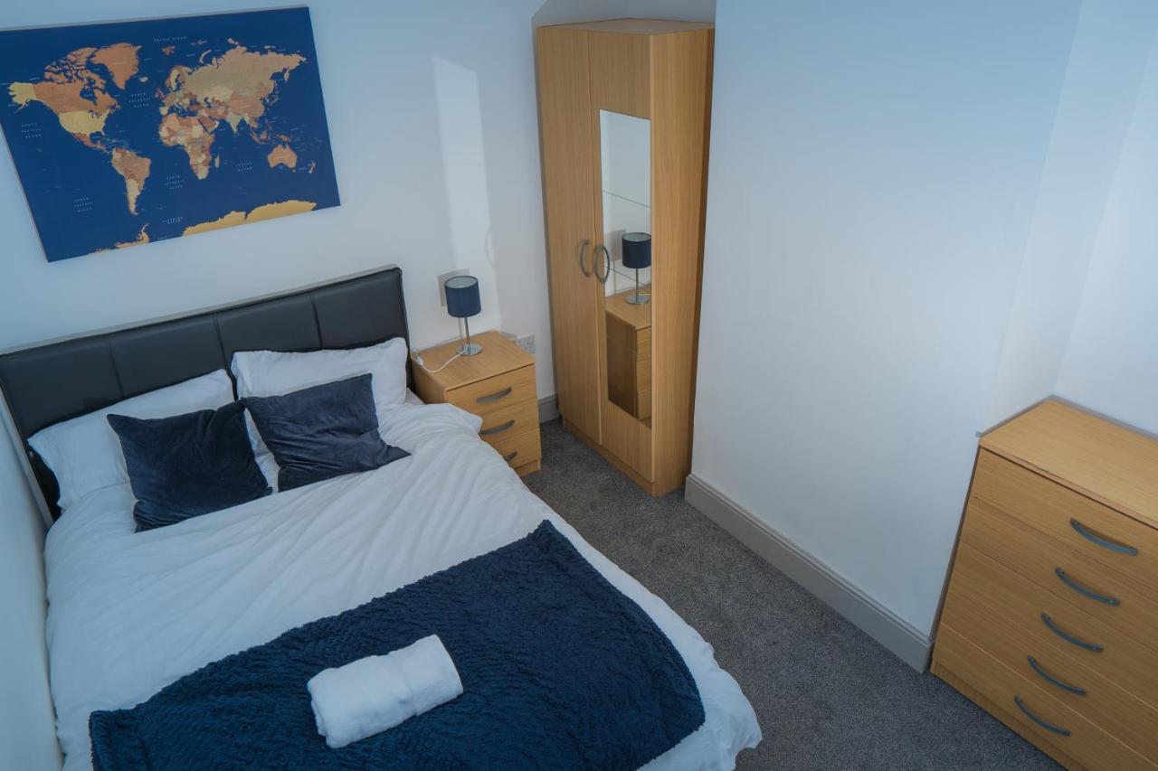The Highfield Villa, 5 Bedrooms, Northampton Centre, Sleeps 10 Dış mekan fotoğraf