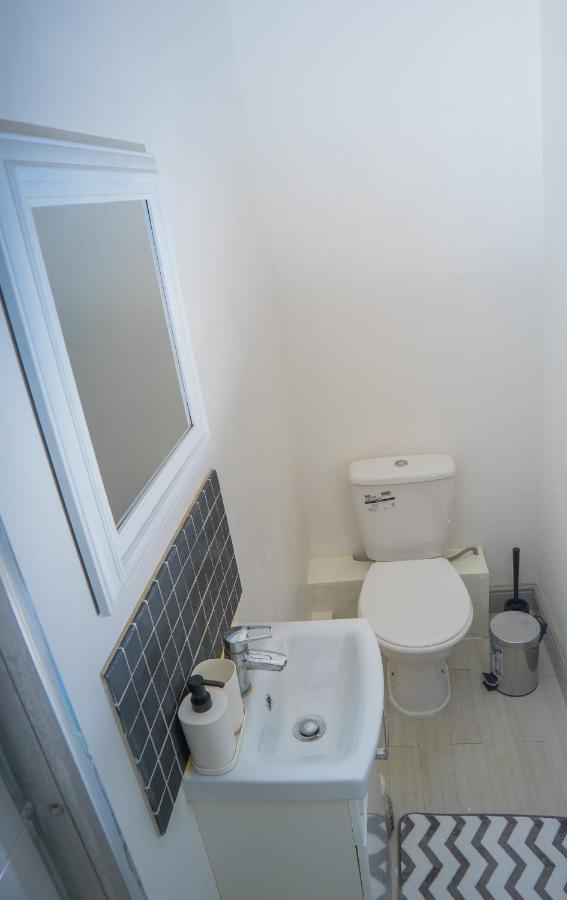 The Highfield Villa, 5 Bedrooms, Northampton Centre, Sleeps 10 Dış mekan fotoğraf